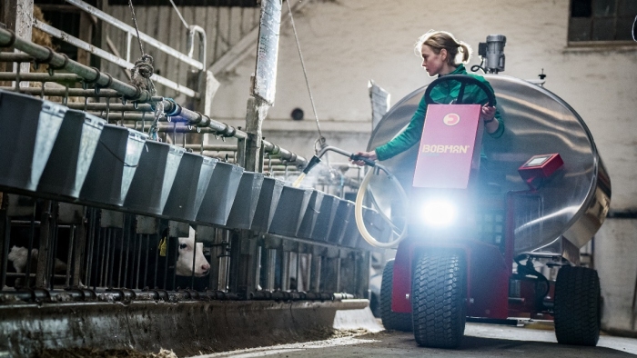 BOBMAN MILKBUS doserer mælk til kalve – præcis og hygiejnisk fodring